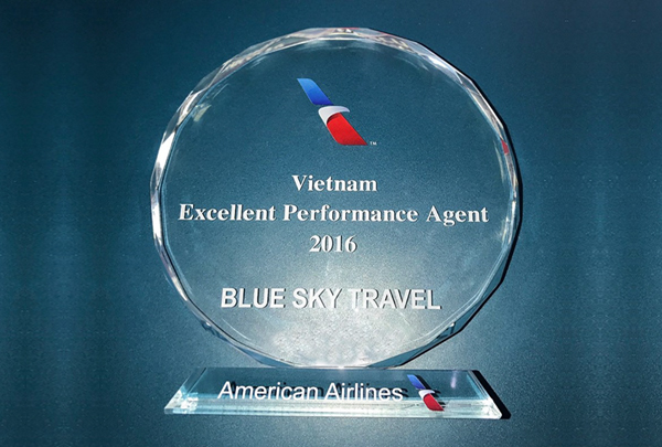 BLUE SKY TRAVEL VINH DỰ NHẬN KỶ NIỆM CHƯƠNG TỪ AMERICAN AIRLINES